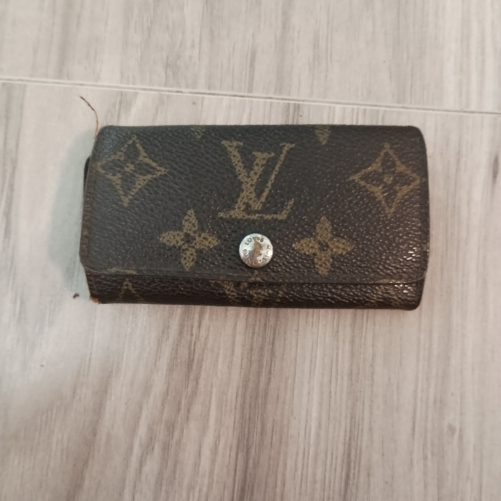 Authentic LOUIS VUITTON Monogram Multicles 4 Key Case